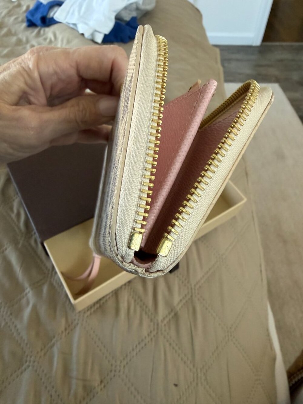 LV Clémence Wallet - Picture 3 of 7